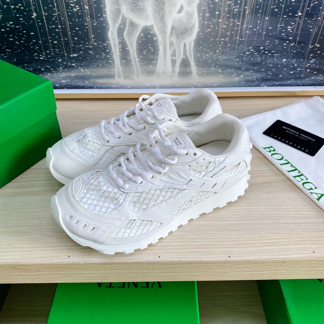 p620🐮🐮High-end version, the original 1:1 couple style new model is on the shelves🔥BV Orbit sneakers Wang Yibo's same style couple's Dad Runner sneakers, made of lightweight technical mesh fabric. Features a geometric patterned rubber outsole. The outsole is made of color-blocked TPU outsole. Size: women’s shoes 35-40, men’s shoes 39-45.